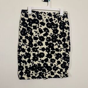 LOFT Black and White Floral Pencil Skirt Size 8 Cotton Blend Zip Closure